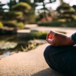 「今ここ」に還る：初心者のためのマインドフルネス瞑想